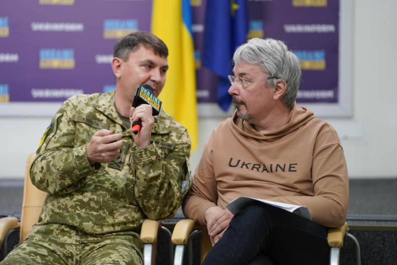 Проєкт "Книги на фронт" започаткували, щоб допомогти військовим відволіктися від постійного стресу.