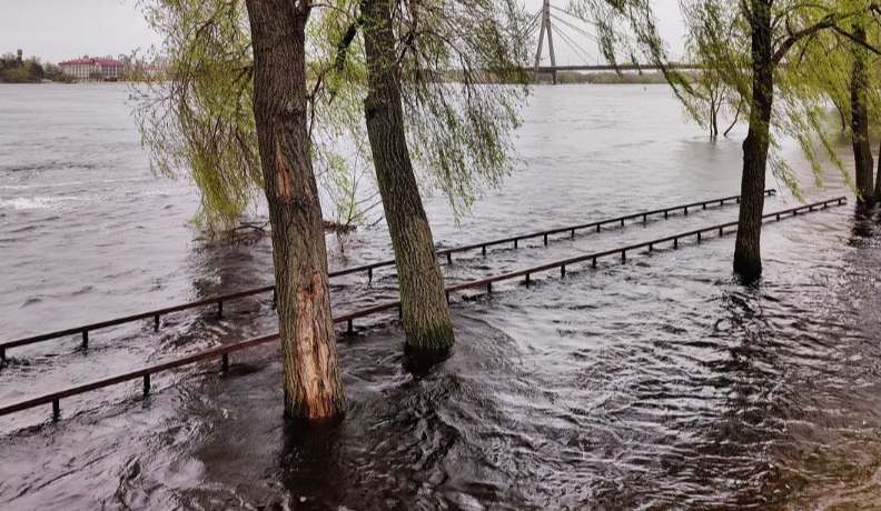 У Києві 25 квітня вода піднялася на 11 см: скільки залишилось до критичної позначки