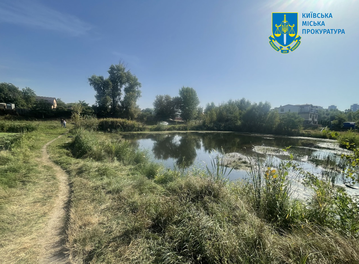 У Деснянському районі Києва провели капітальний ремонт та розчистили озеро Гнилуша зі збитками у понад 330 тисяч гривень. 