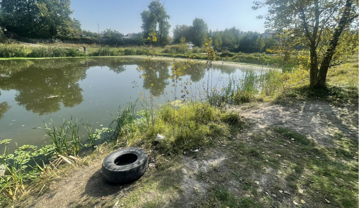 У Києві розчистили озеро Гнилуша зі збитками у понад 330 тисяч гривень
