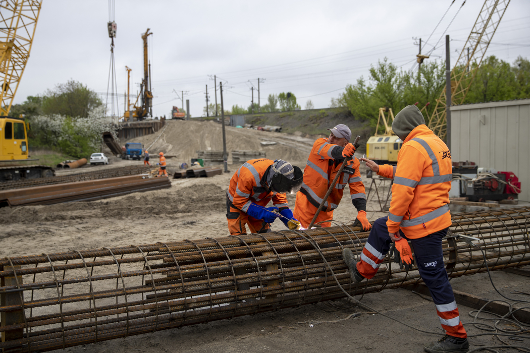 У Києві триває будівництво на Подільсько-Воскресенському мостовому переході та нового шляхопроводу на перетині вулиць Полярної і Богатирської