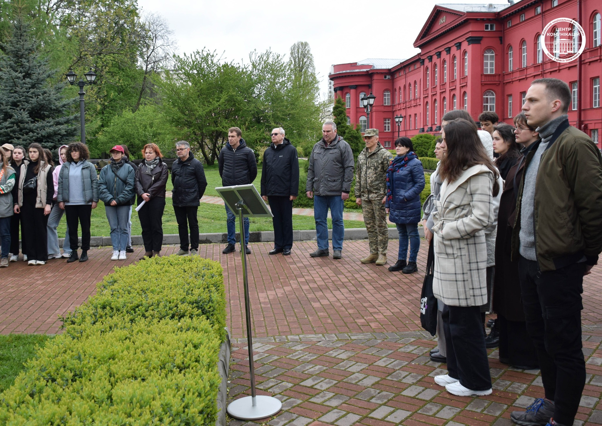 Біля Червоного корпусу університету Шевченка створили простір пам’яті про загиблих студентів: фото