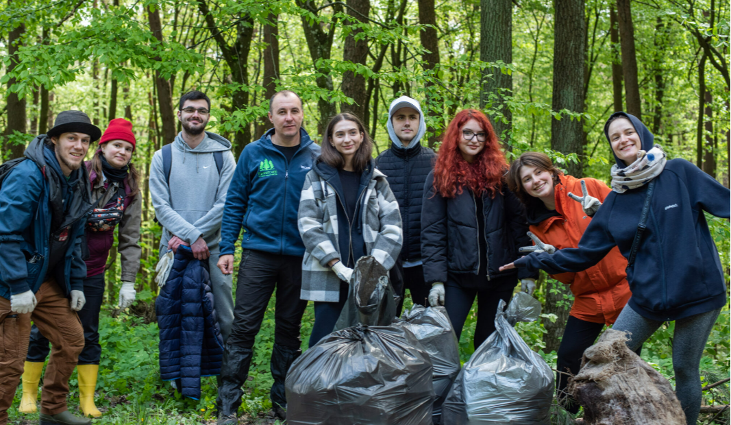 Волонери UAnimals вивезли з Голосіївського парку 10 тонн сміття: фото