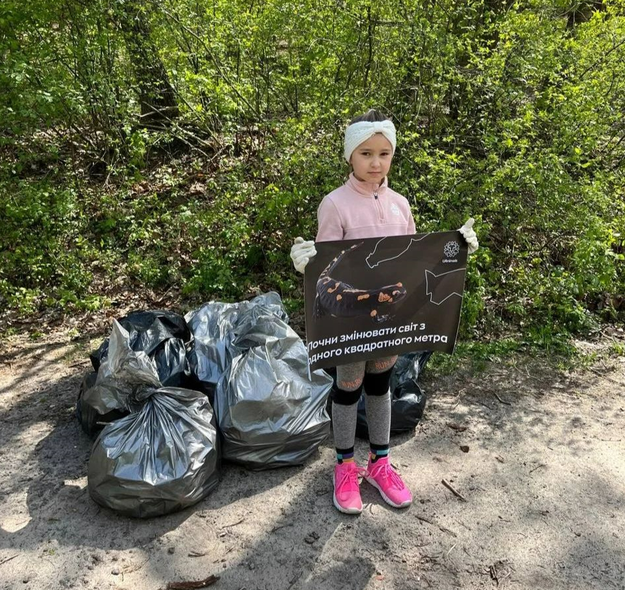 Волонтери UAnimals вивезли з Голосіївського парку 10 тонн сміття: фото