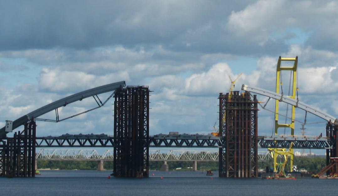 На будівництві Подільського мосту у Києві розікрали 153 млн грн: нові подробиці