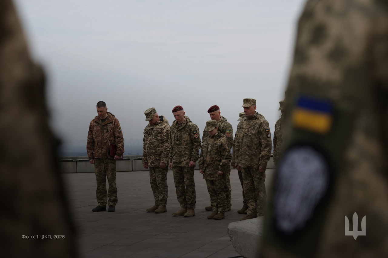 Під Аркою Свободи у Києві встановили памʼятний знак до річниці звільнення області