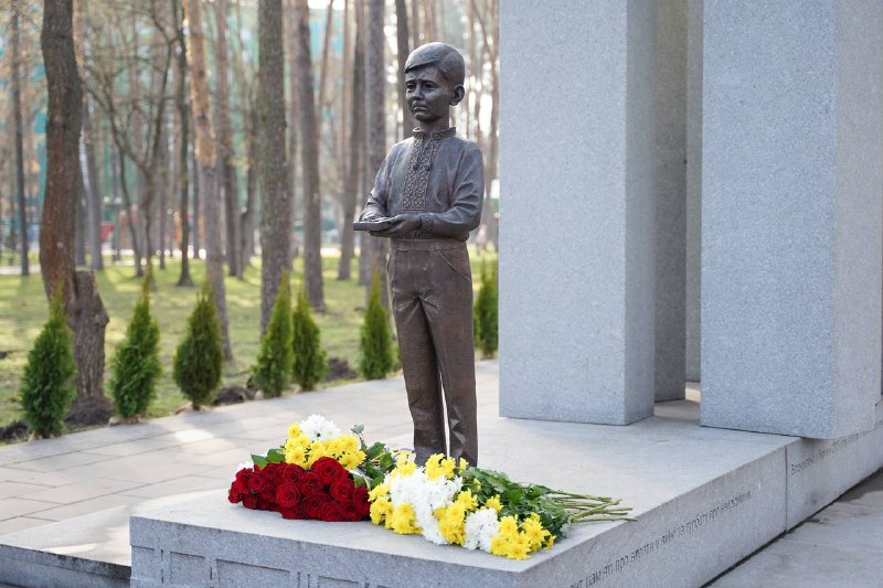 В Ірпені на Київщині висадили алею туй у пам’ять про загиблих українських воїнів: фото