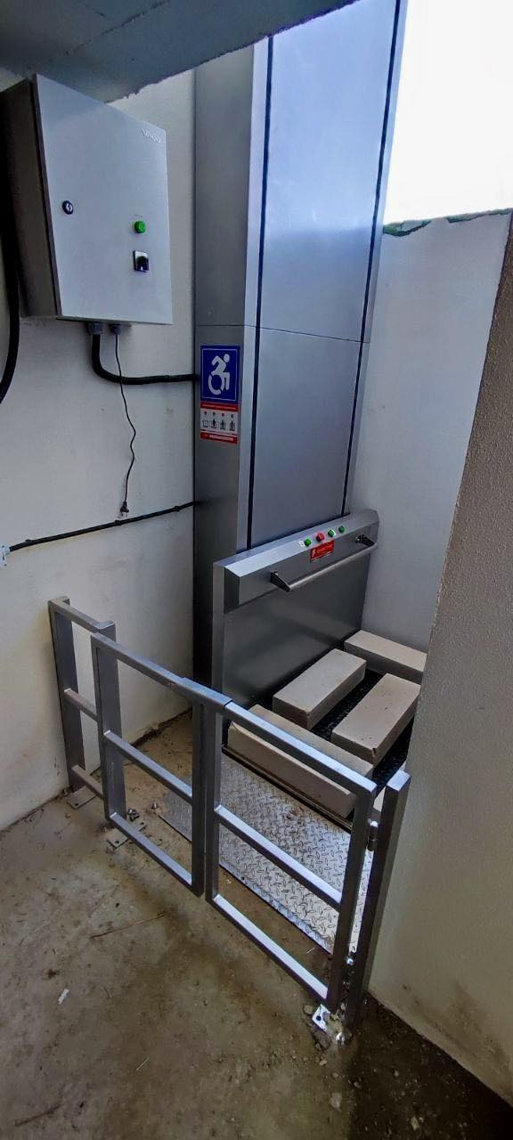 Фото: КОВА У Бузовій на Київщині відновлюють пошкоджений росіянами будинок: фото