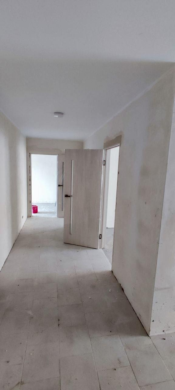 Фото: КОВА У Бузовій на Київщині відновлюють пошкоджений росіянами будинок: фото