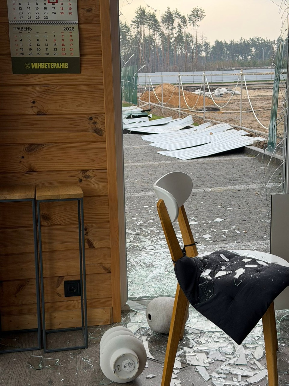 Російський дрон впав на території Національного військового меморіального кладовища