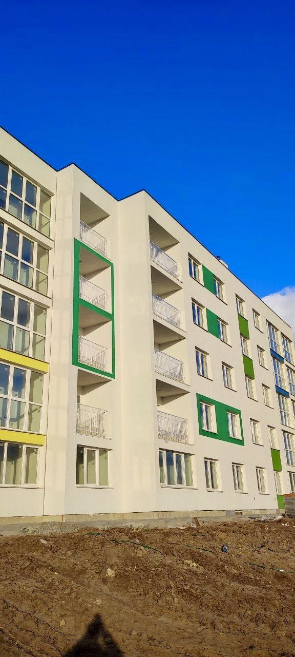 У Бузовій на Київщині відновлюють пошкоджений росіянами будинок: фото