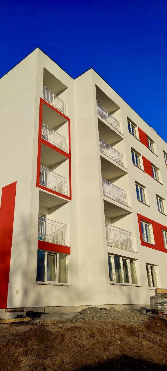 У Бузовій на Київщині відновлюють пошкоджений росіянами будинок: фото