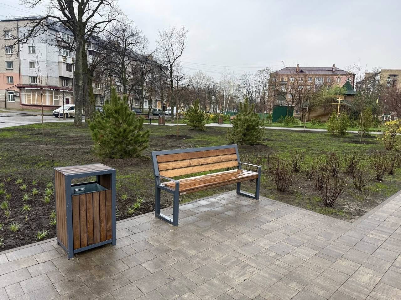 У Дарницькому районі завершили ремонт скверу