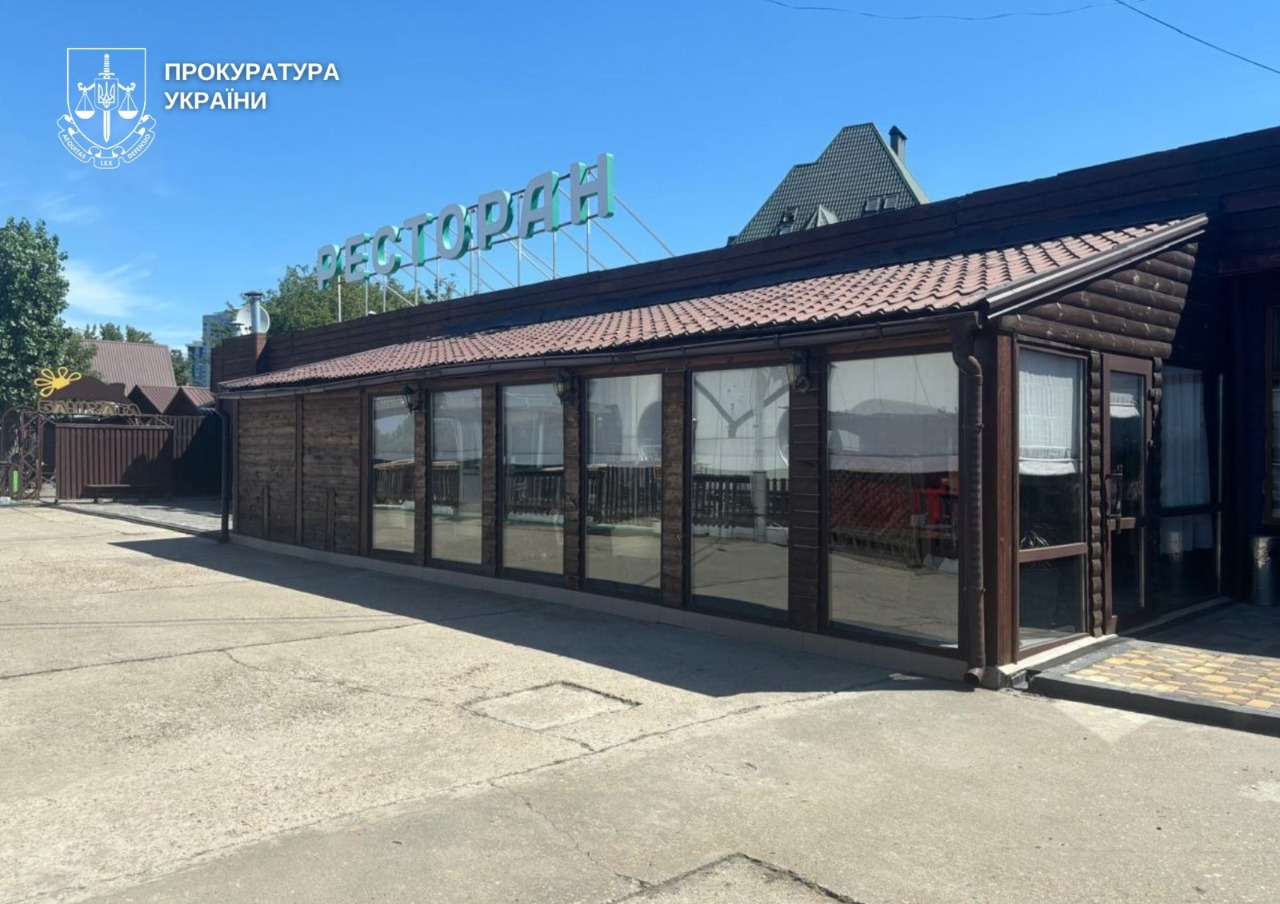 Суд зобов’язав знести незаконний комплекс відпочинку на березі Дніпра на Осокорках у Києві