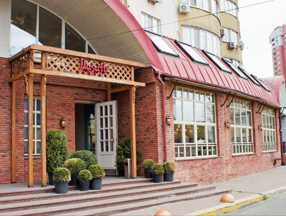 На Дніпровській набережній у Києві відкрився "Мусафір Бахчисарай": адреса, меню та ціни