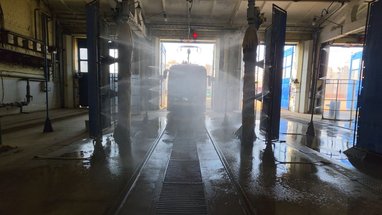 Як у "Київпастрансі" щодня готують трамваї до виходу на маршрути