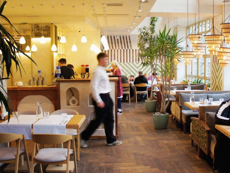 На Дніпровській набережній у Києві відкрився "Мусафір Бахчисарай": адреса, меню та ціни