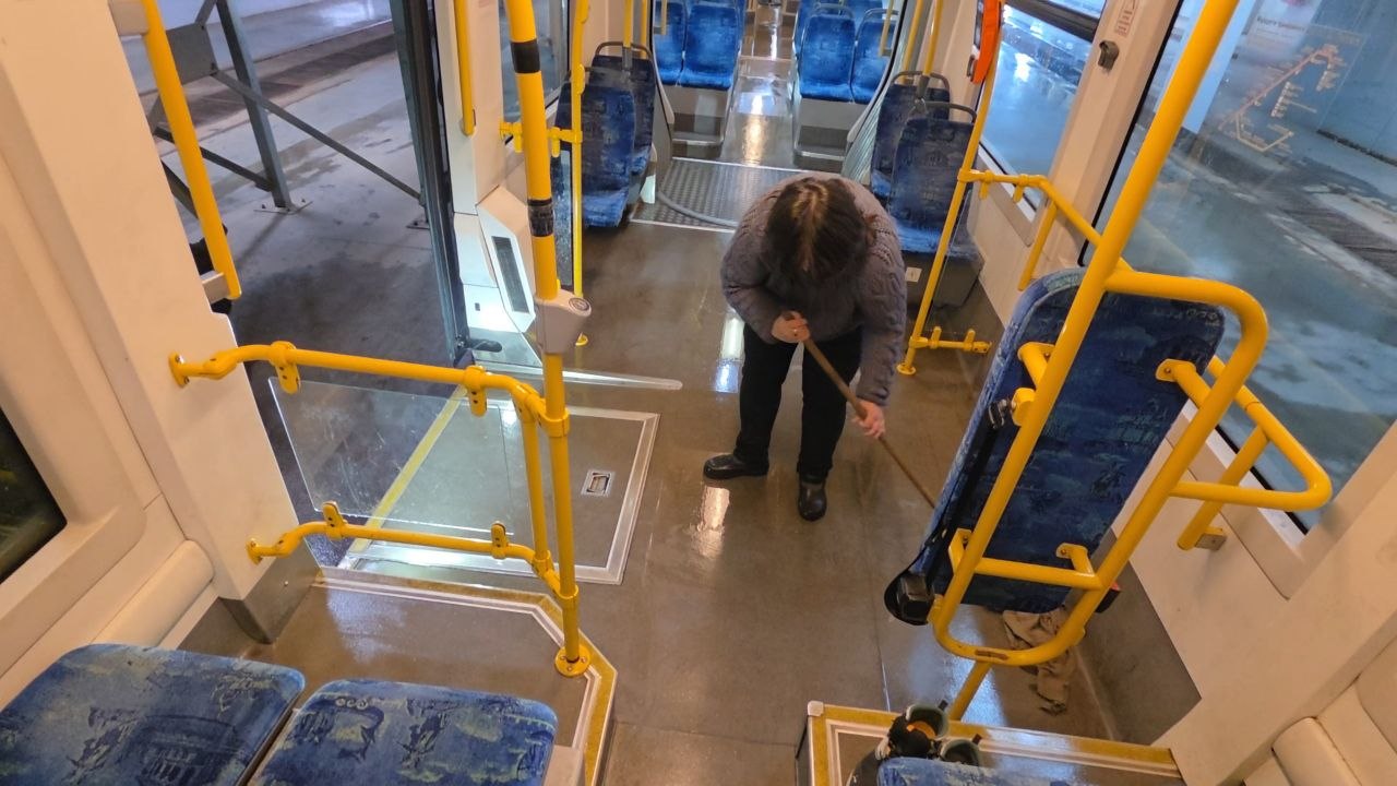 Як у "Київпастрансі" щодня готують трамваї до виходу на маршрути