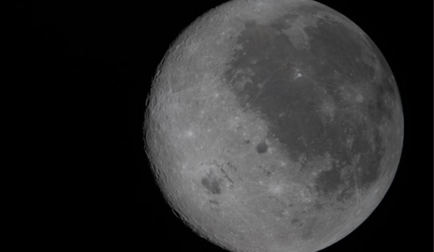 Історичні кадри: екіпаж Artemis II показав краєвиди зворотного боку Місяця