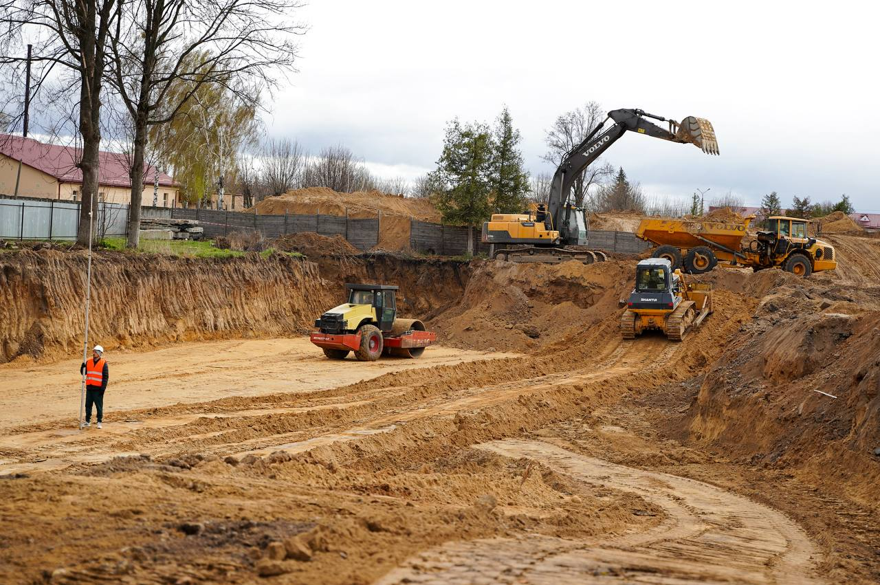 Для мешканців військового містечка у Гостомелі на Київщині почали зводити нове житло: фото