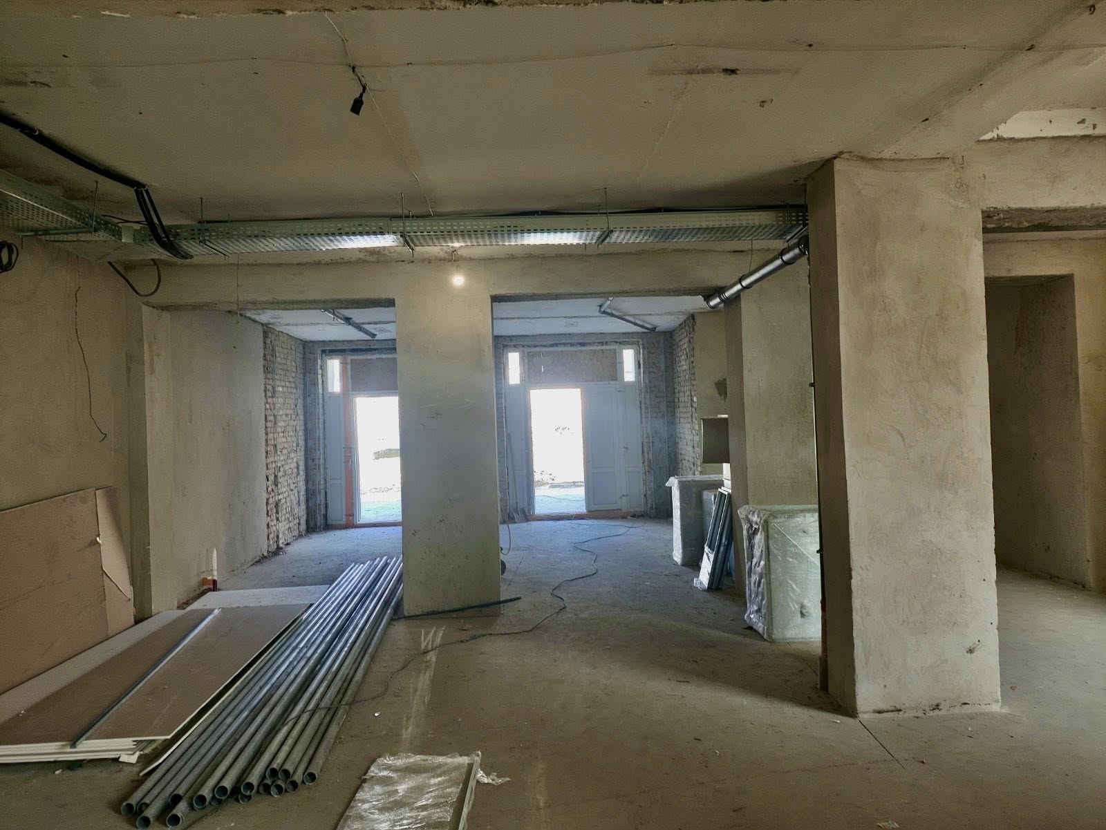 На Київщині відновлюють зруйнований обстрілами ліцей На Київщині відновлюють зруйнований обстрілами ліцей