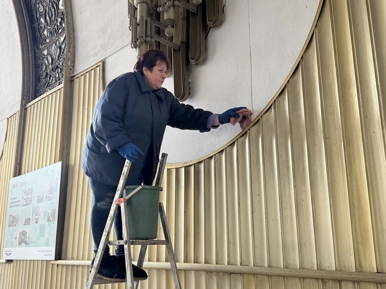 У Києві провели генеральне прибирання на станціях фунікулера: фото