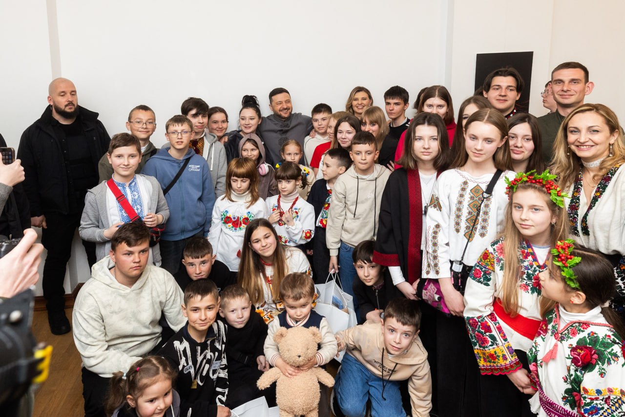 Зеленський привітав із Великоднем дітей загиблих захисників