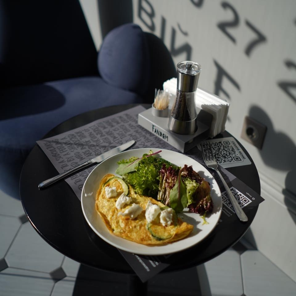 Де поснідати у Києві: добірка закладів з адресами, меню та цінами