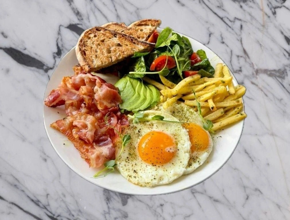 Де поснідати у Києві: добірка закладів з адресами, меню та цінами