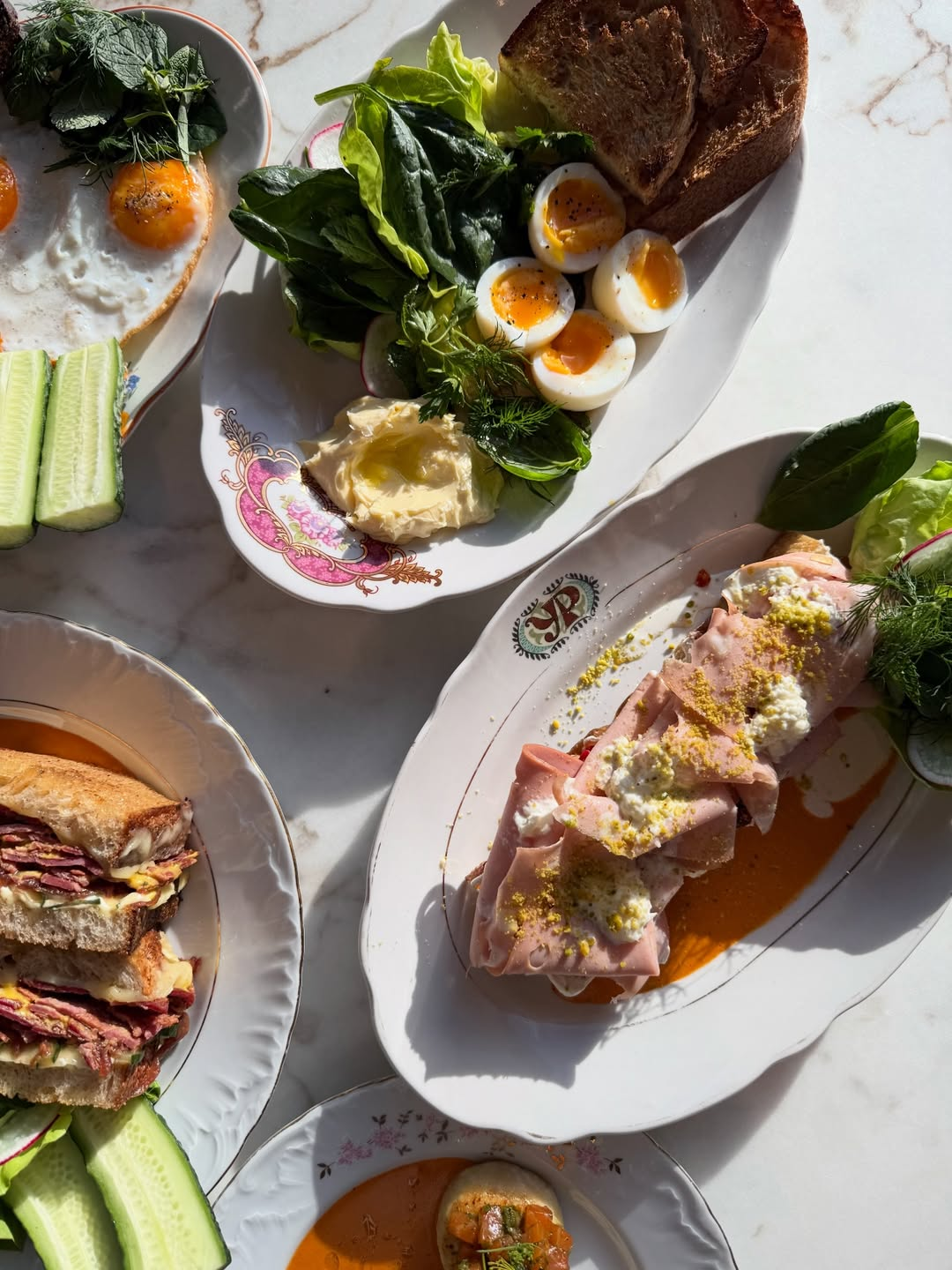 Де поснідати у Києві: добірка закладів з адресами, меню та цінами