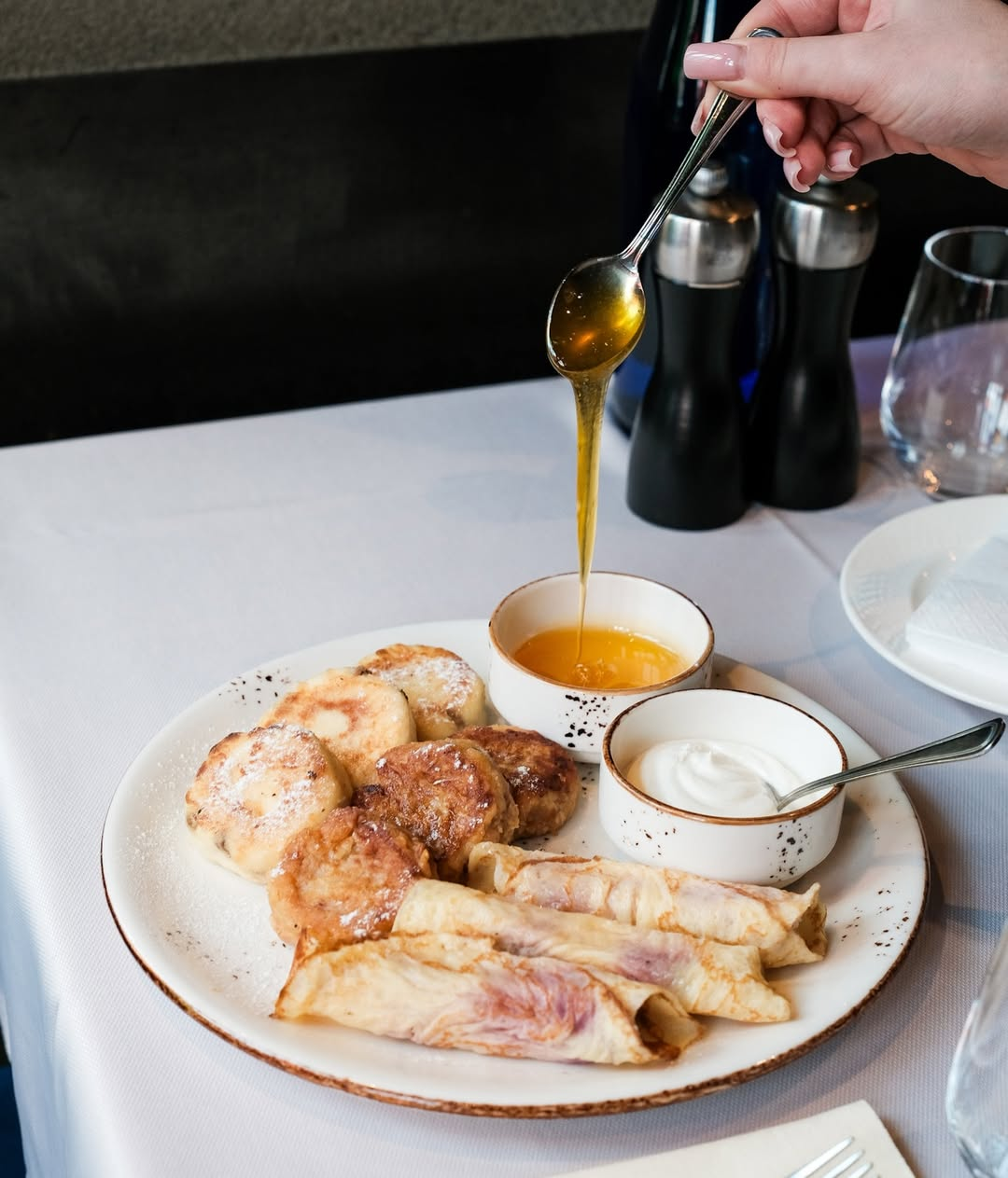 Де поснідати у Києві: добірка закладів з адресами, меню та цінами