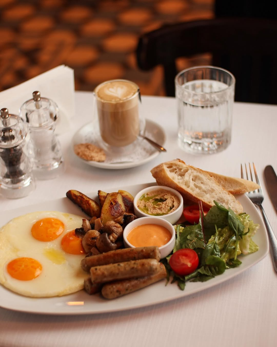 Де поснідати у Києві: добірка закладів з адресами, меню та цінами