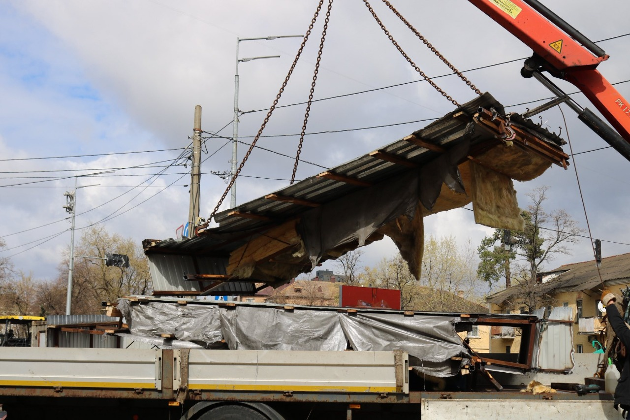 У кількох районах Києва демонтували МАФи і лавки стихійної торгівлі: фото