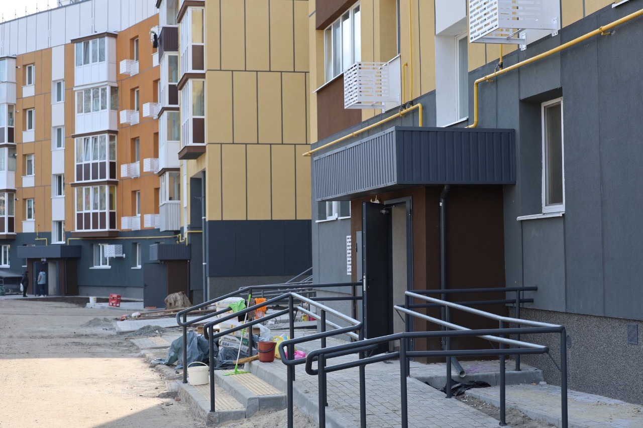 У Бородянці на Київщині завершують відбудову ще одного будинку, пошкодженого рф: фото