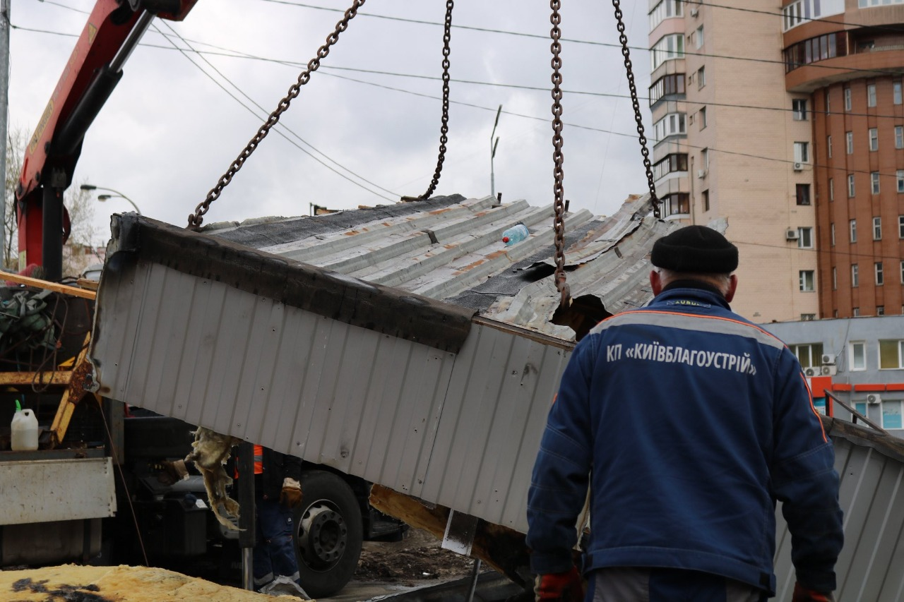 У кількох районах Києва демонтували МАФи і лавки стихійної торгівлі: фото