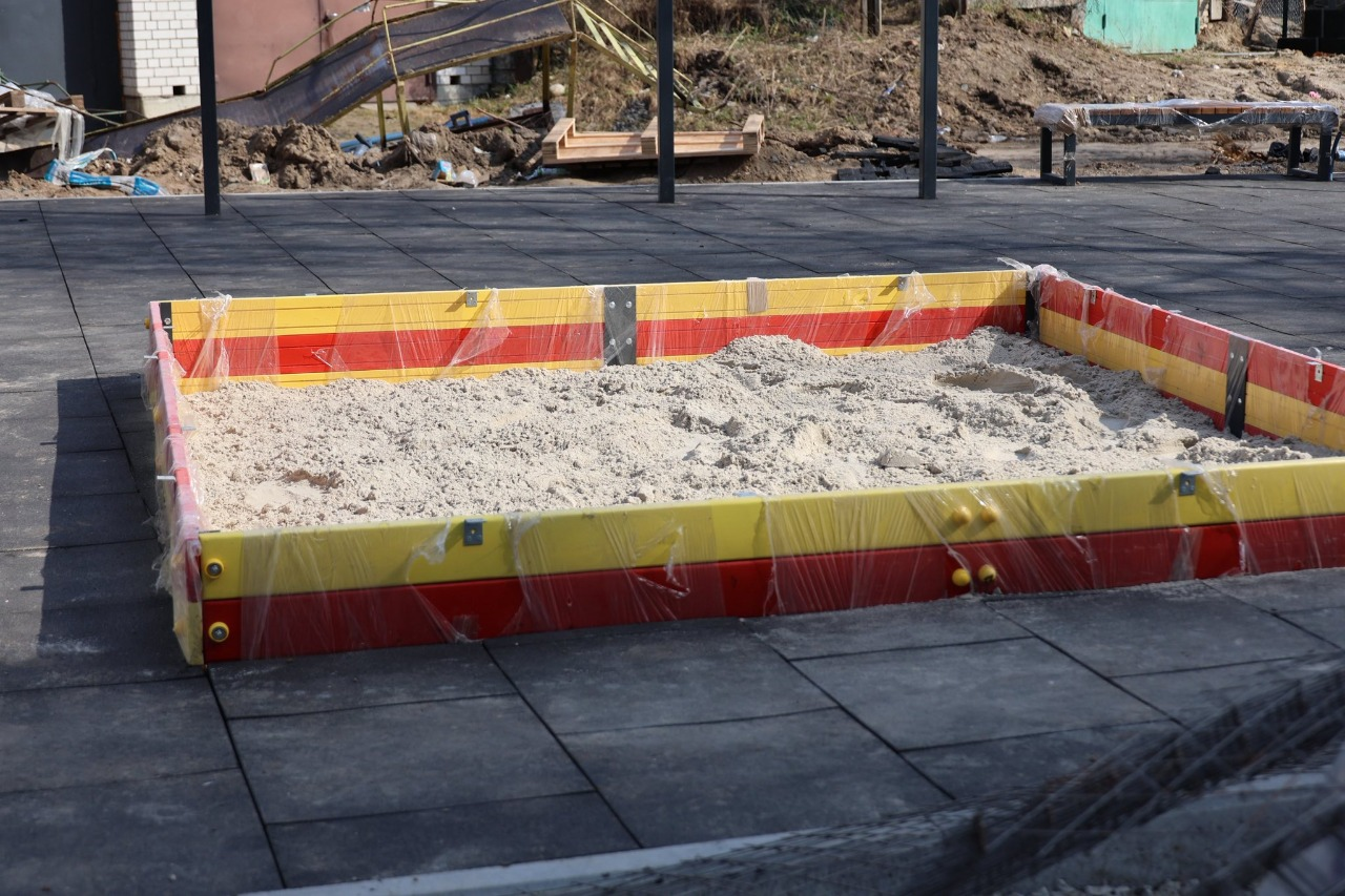 У Бородянці на Київщині завершують відбудову ще одного будинку, пошкодженого рф: фото