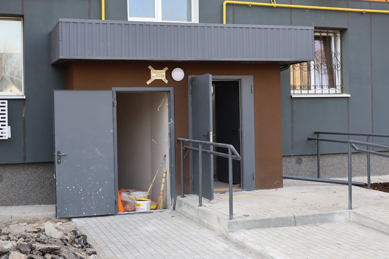 У Бородянці на Київщині завершують відбудову ще одного будинку, пошкодженого рф: фото