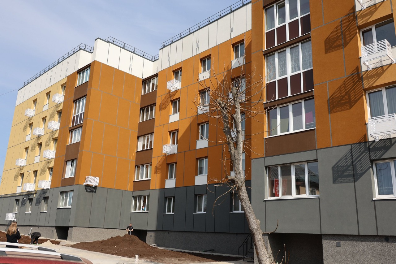 У Бородянці на Київщині завершують відбудову ще одного будинку, пошкодженого рф: фото