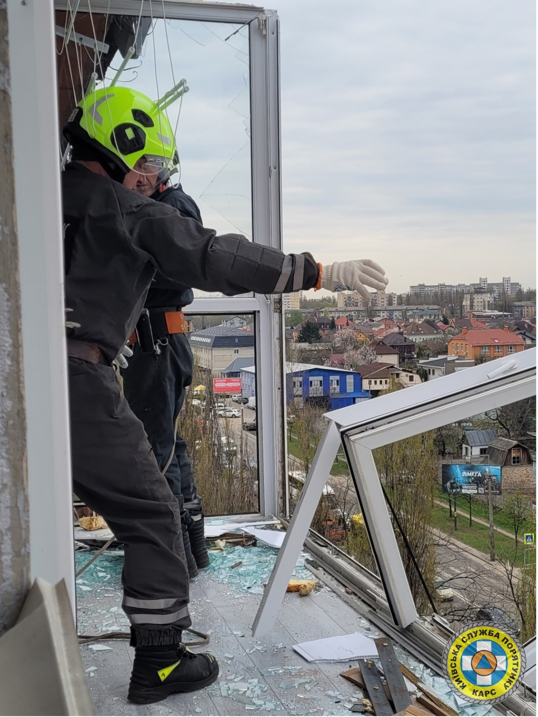 Як рятувальники розбирають аварійні конструкції після&nbsp;нічної атаки