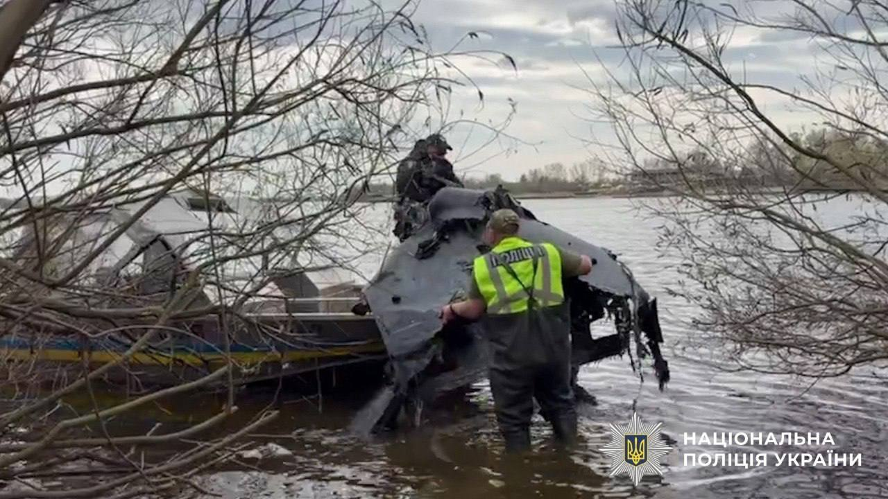 З Дніпра дістали дрон із бойовою частиною, яким 16 квітня 2026 року атакували Київ: відео