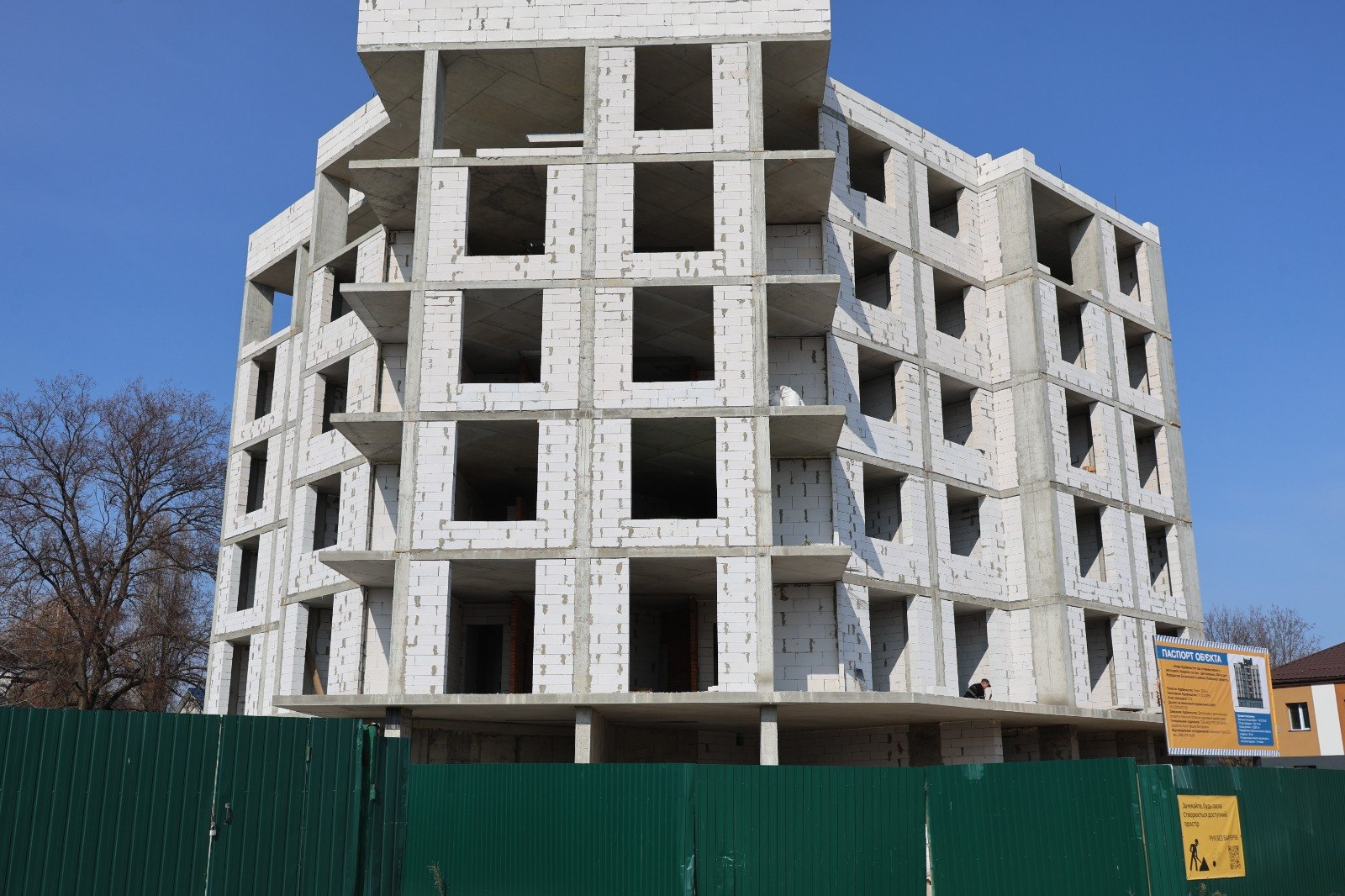 Відновлення Київщини: у Бородянці зводять багатоквартирний будинок