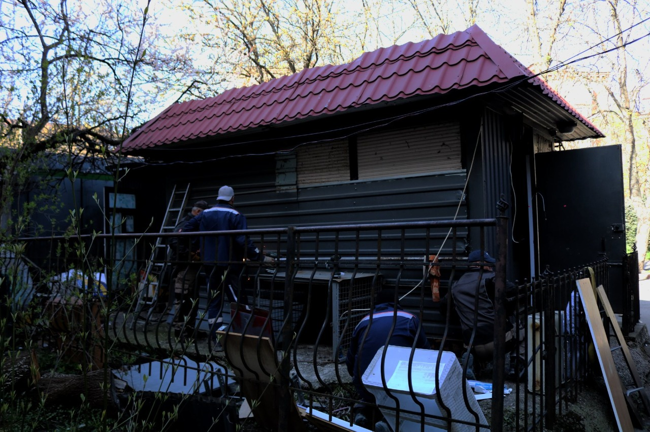 На вулиці Єреванській у Києві демонтують незаконні МАФи: фото