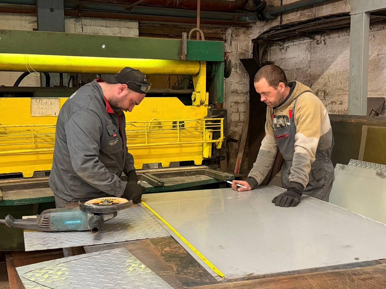 У Дарницькому депо в Києві ремонтують трамвай Tatra T3: фото