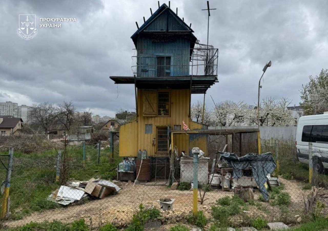 У Святошинському районі Києва намагалися захопити землю, звевши на ділянці голубник: фото