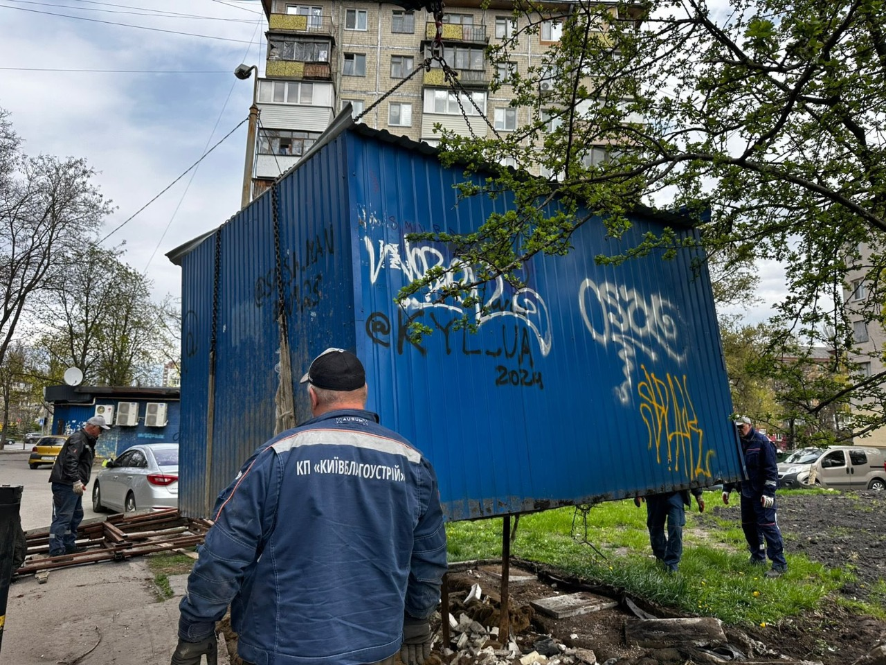 Понад 40 тимчасових споруд і МАФів демонтували у Києві за тиждень: фото