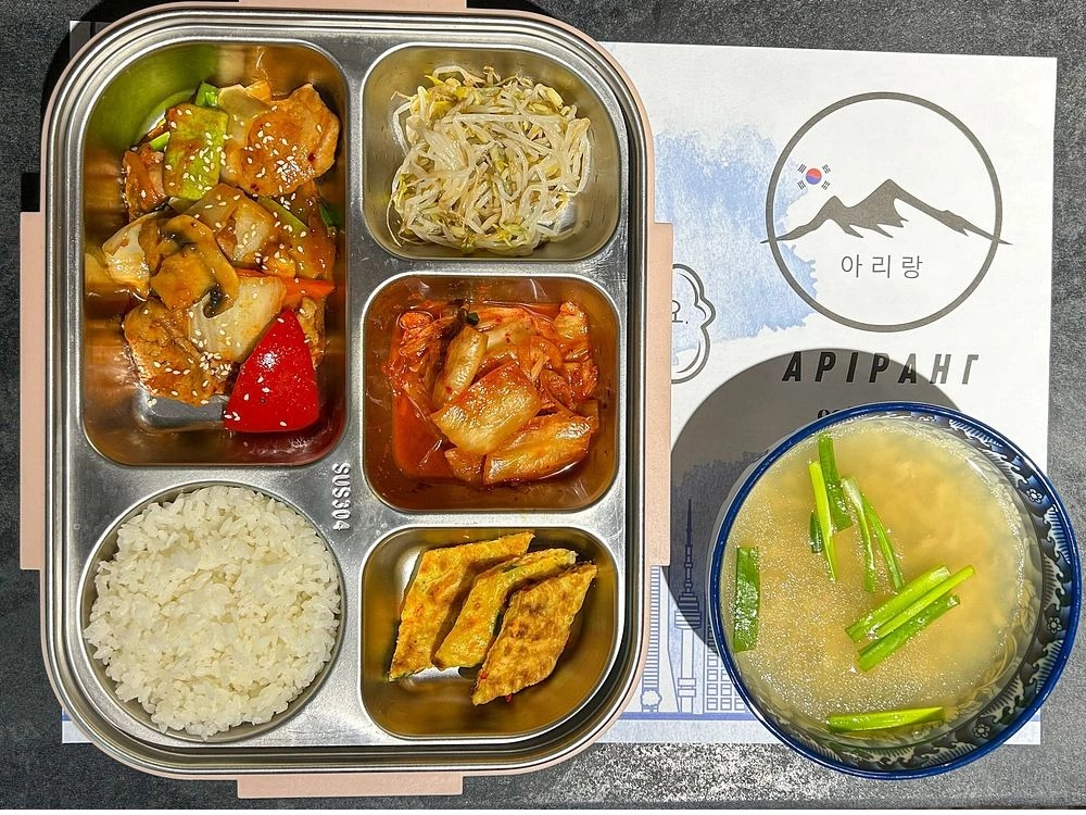 Кафе і ресторани Києва, де можна пообідати: адреси, меню та ціни