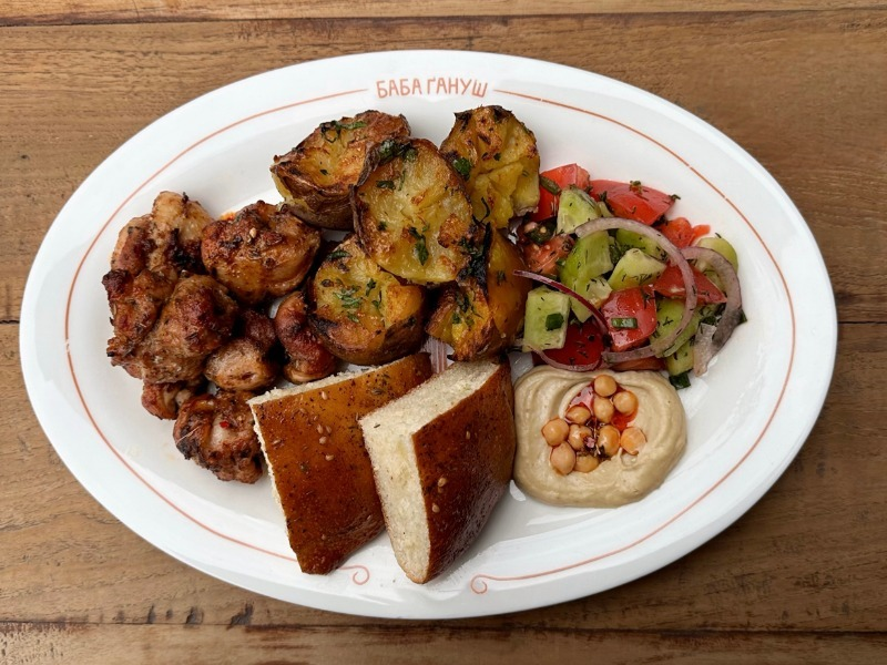 Кафе і ресторани Києва, де можна пообідати: адреси, меню та ціни