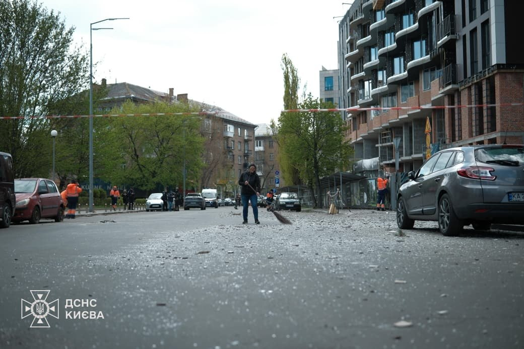 У ДСНС показали наслідки дронової атаки на Київ вдень 28 квітня 2026 року: фото