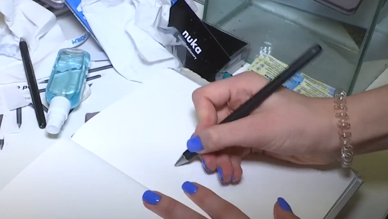 Киевские школьники создали «вечные» блокнот и карандаш (видео)