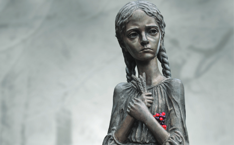 Украинская писательница получила золотую медаль на международной премии за книгу о Голодоморе